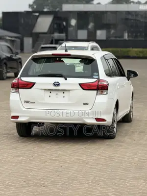 Toyota Corolla Fielder 1.5 Hybrid FWD 2018 White