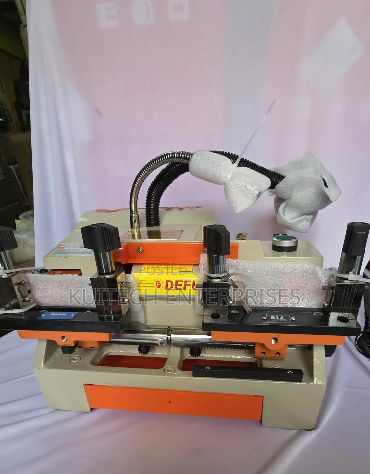 Defu Key Cutting Machine 
100e1 /Electric Key Cutter Machine