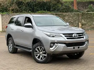 Toyota Fortuner 2019 Silver