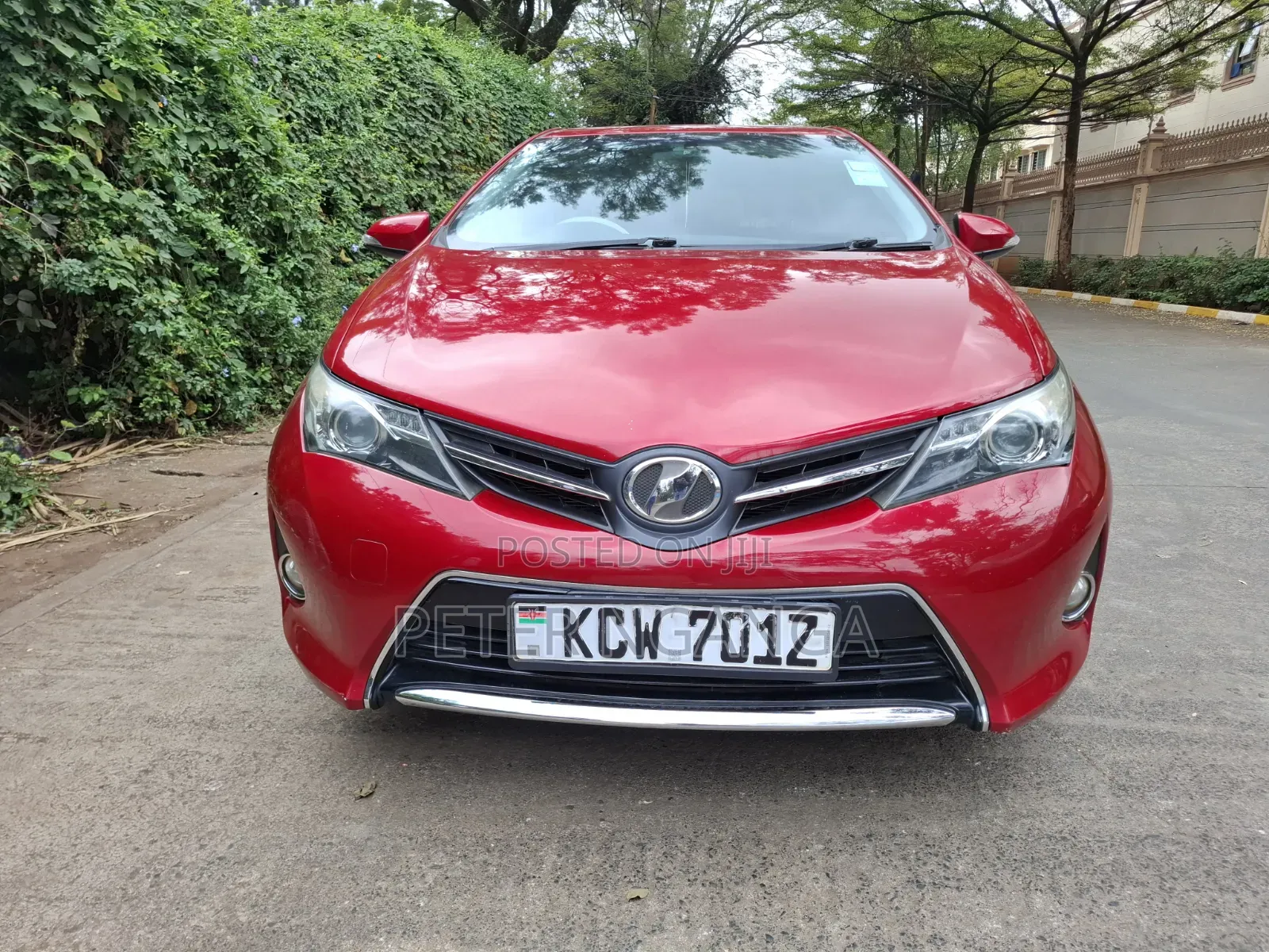 Toyota Auris 2012 Red