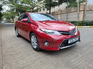 Toyota Auris 2012 Red