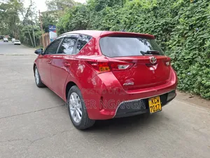 Toyota Auris 2012 Red