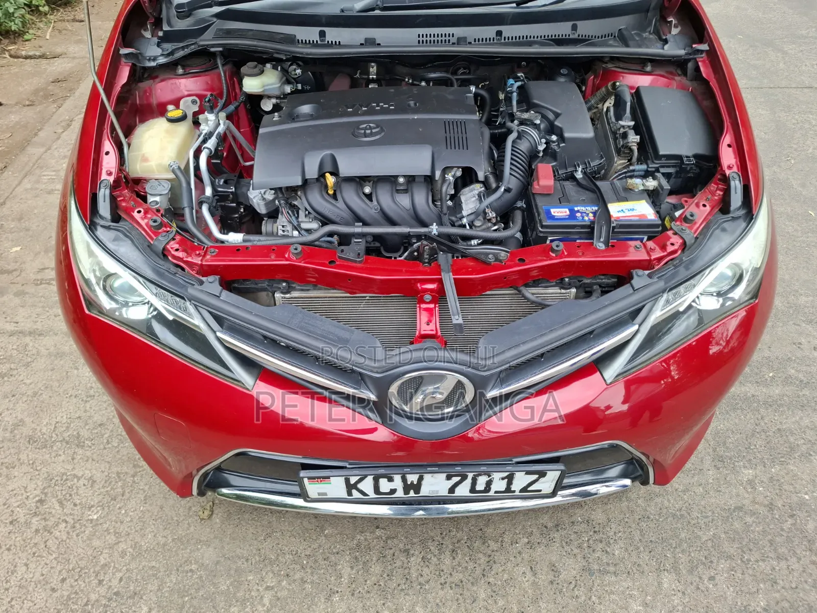 Toyota Auris 2012 Red