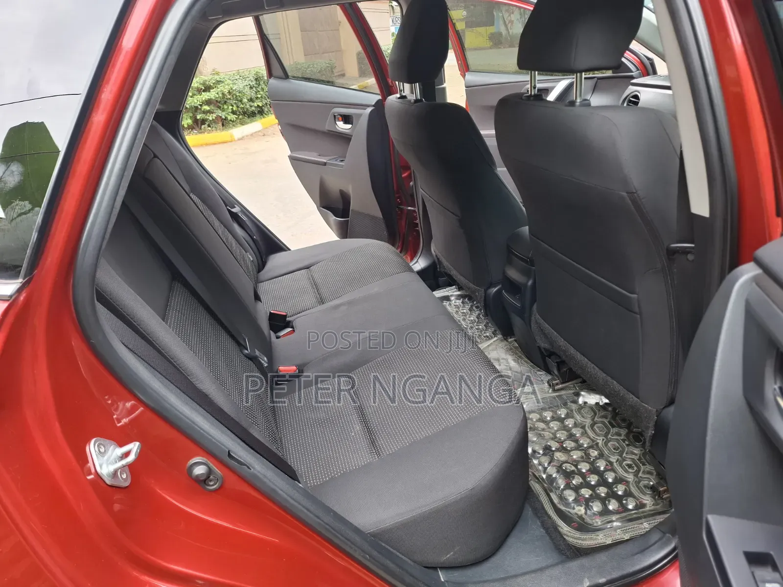 Toyota Auris 2012 Red