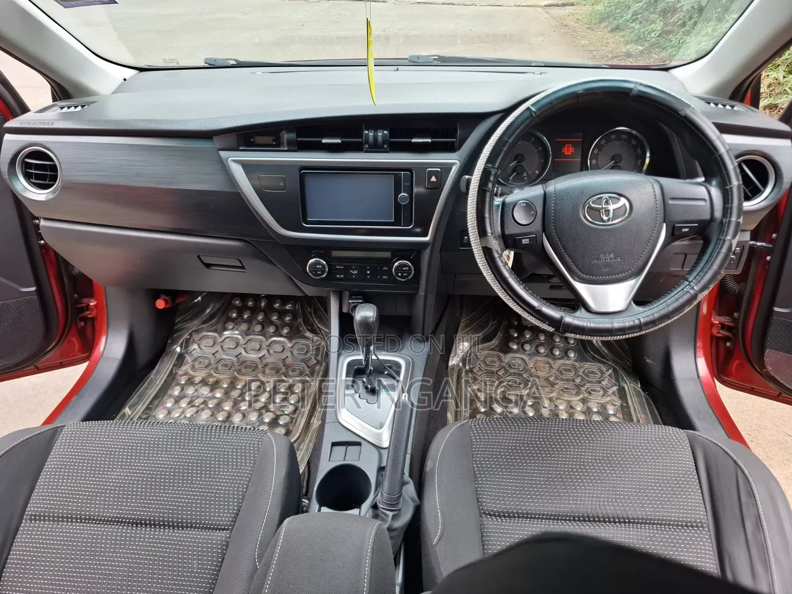 Toyota Auris 2012 Red