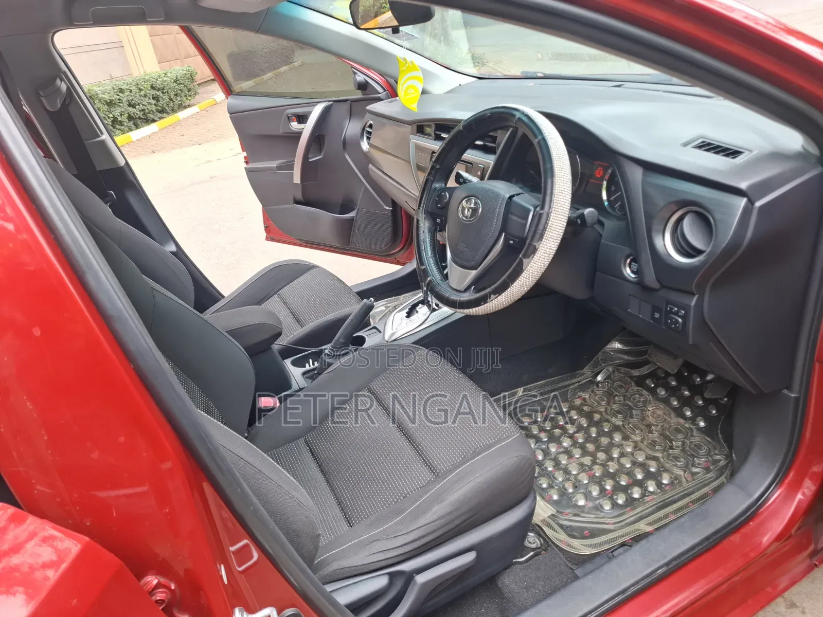 Toyota Auris 2012 Red