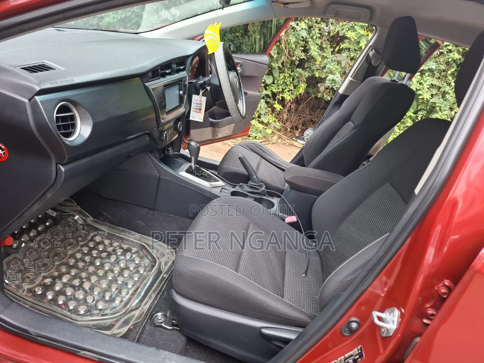 Toyota Auris 2012 Red