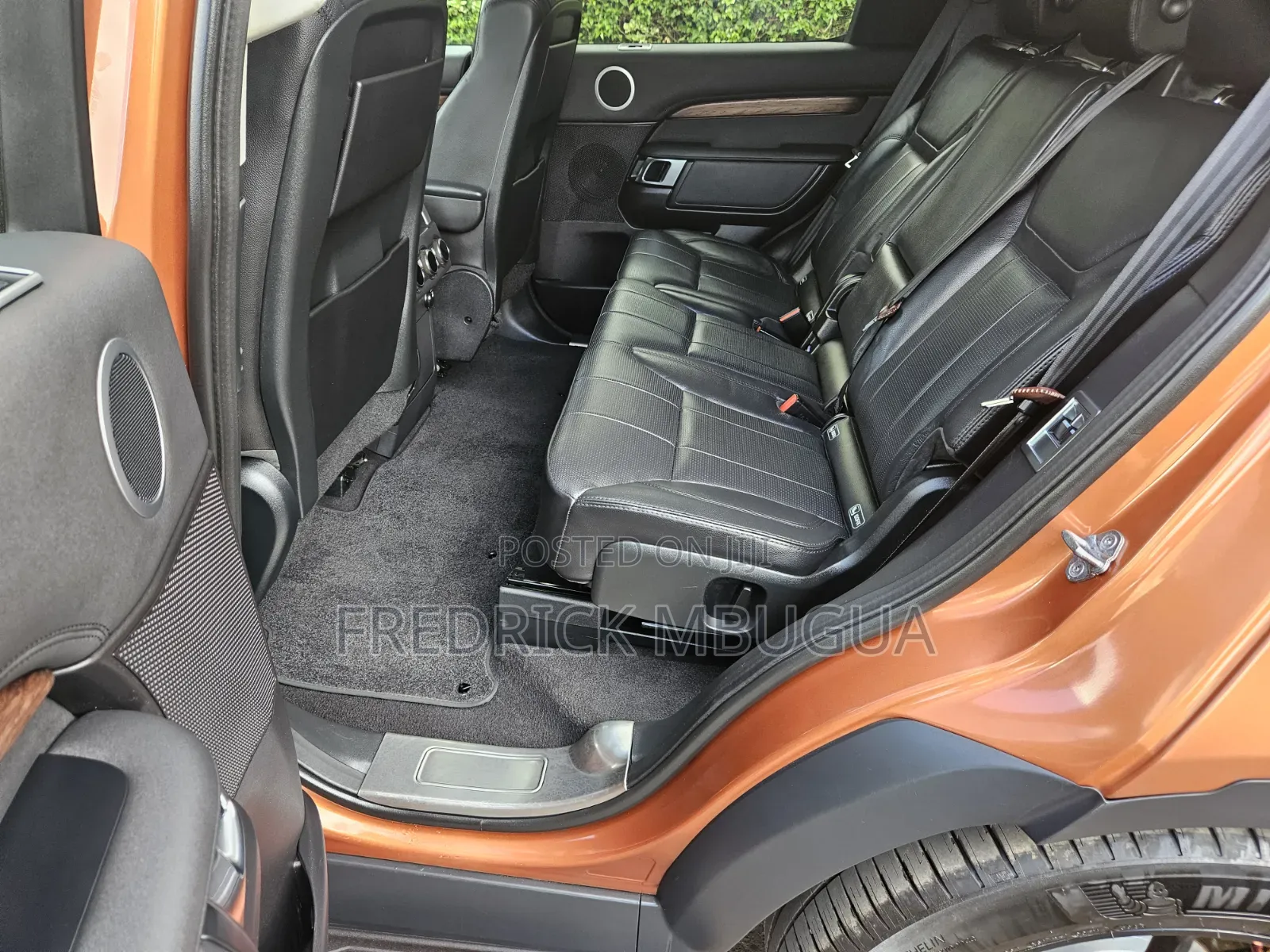Land Rover Discovery 2017 Orange