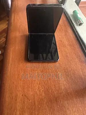 Samsung Galaxy Z Flip4 256 GB Gray