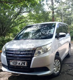 Toyota Noah 2.0 FWD (8 Seater) 2016 Silver