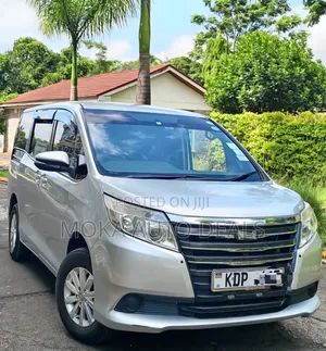 Toyota Noah 2.0 FWD (8 Seater) 2016 Silver