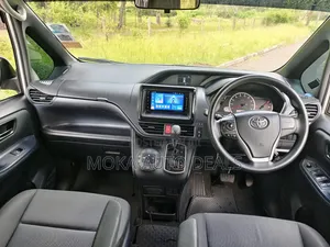 Toyota Noah 2.0 FWD (8 Seater) 2016 Silver
