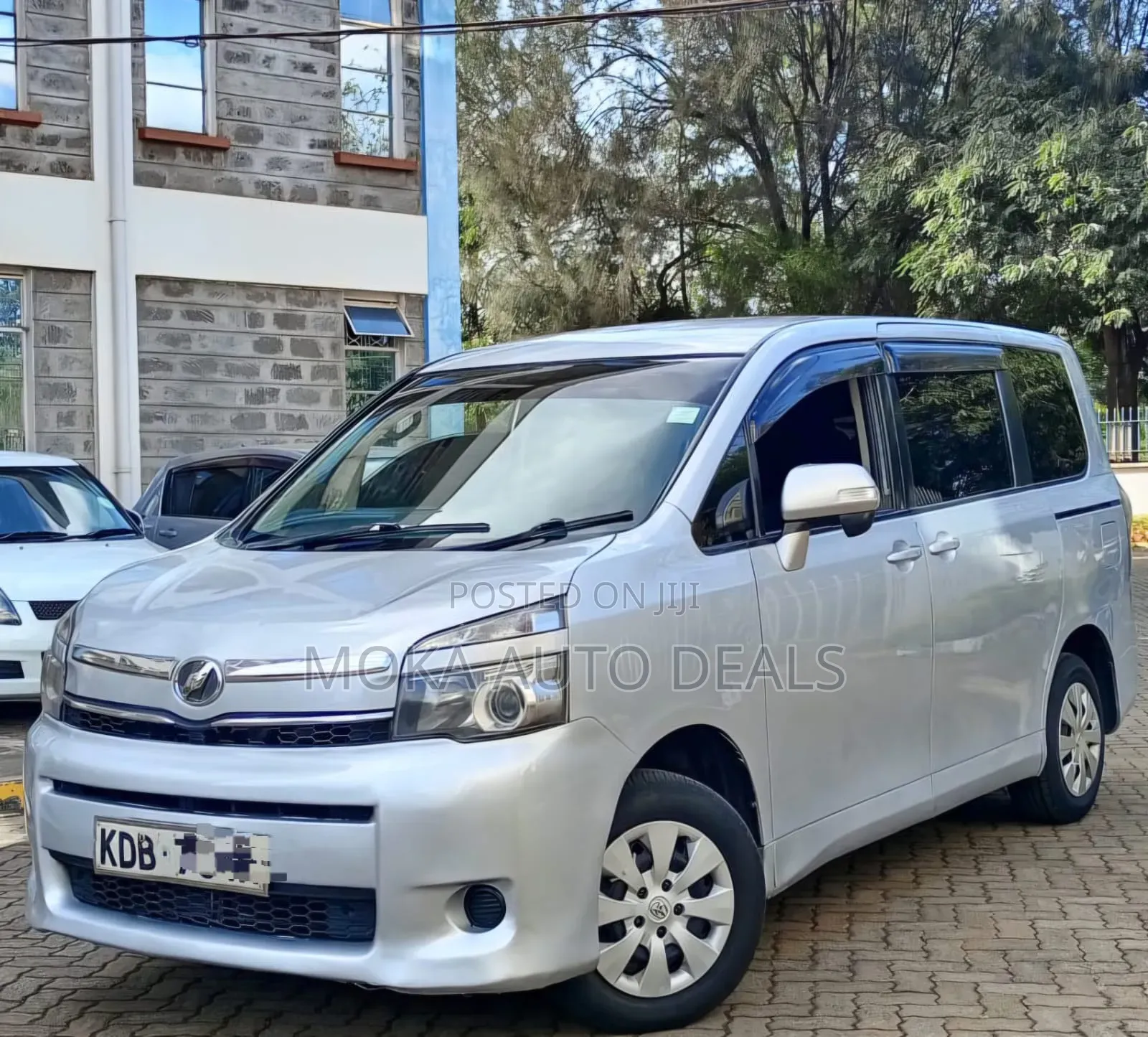 Toyota Noah 2013 Silver