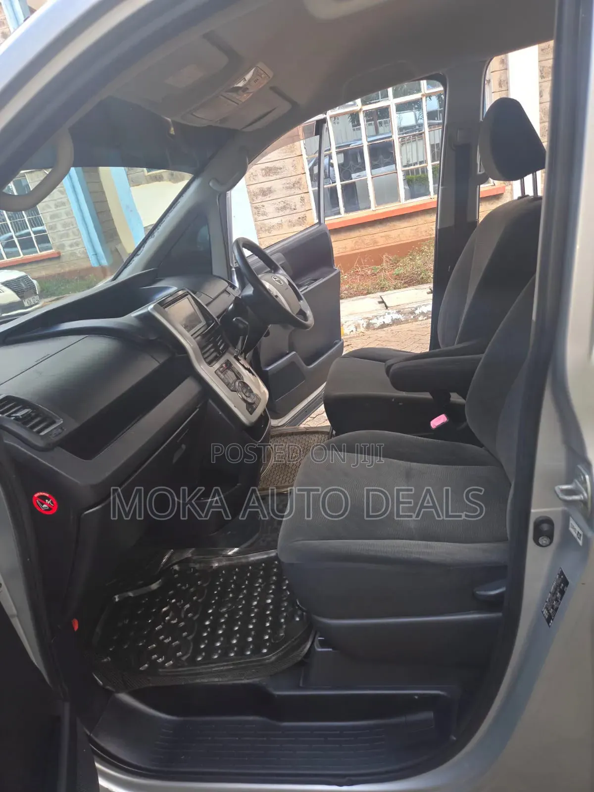 Toyota Noah 2013 Silver