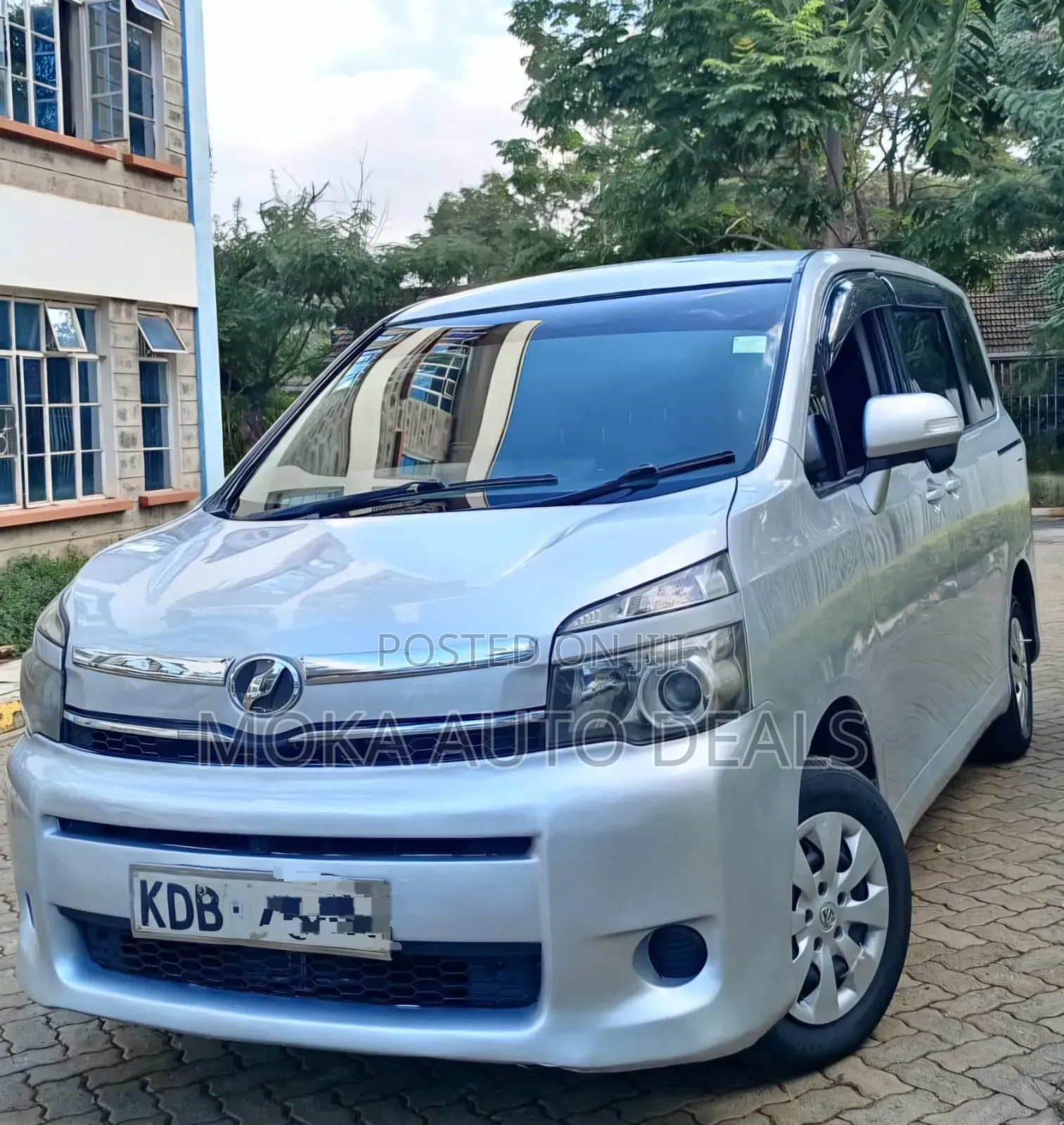 Toyota Noah 2013 Silver