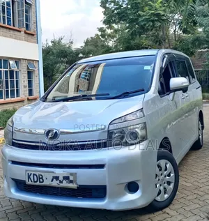 Toyota Noah 2013 Silver
