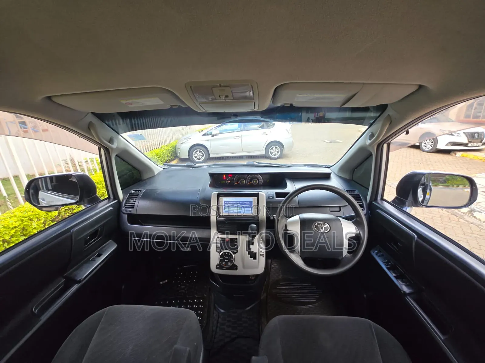 Toyota Noah 2013 Silver