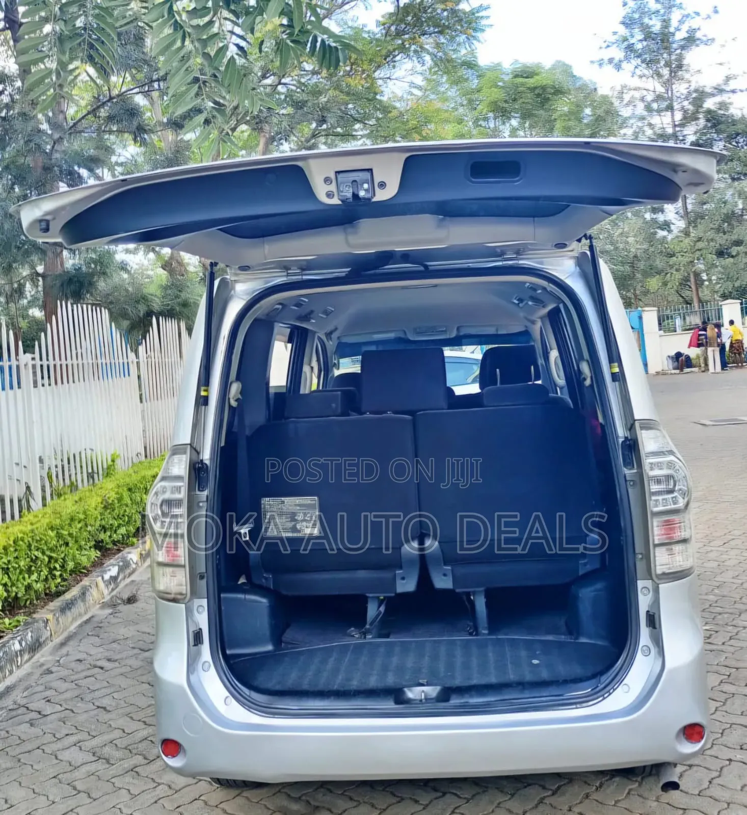 Toyota Noah 2013 Silver
