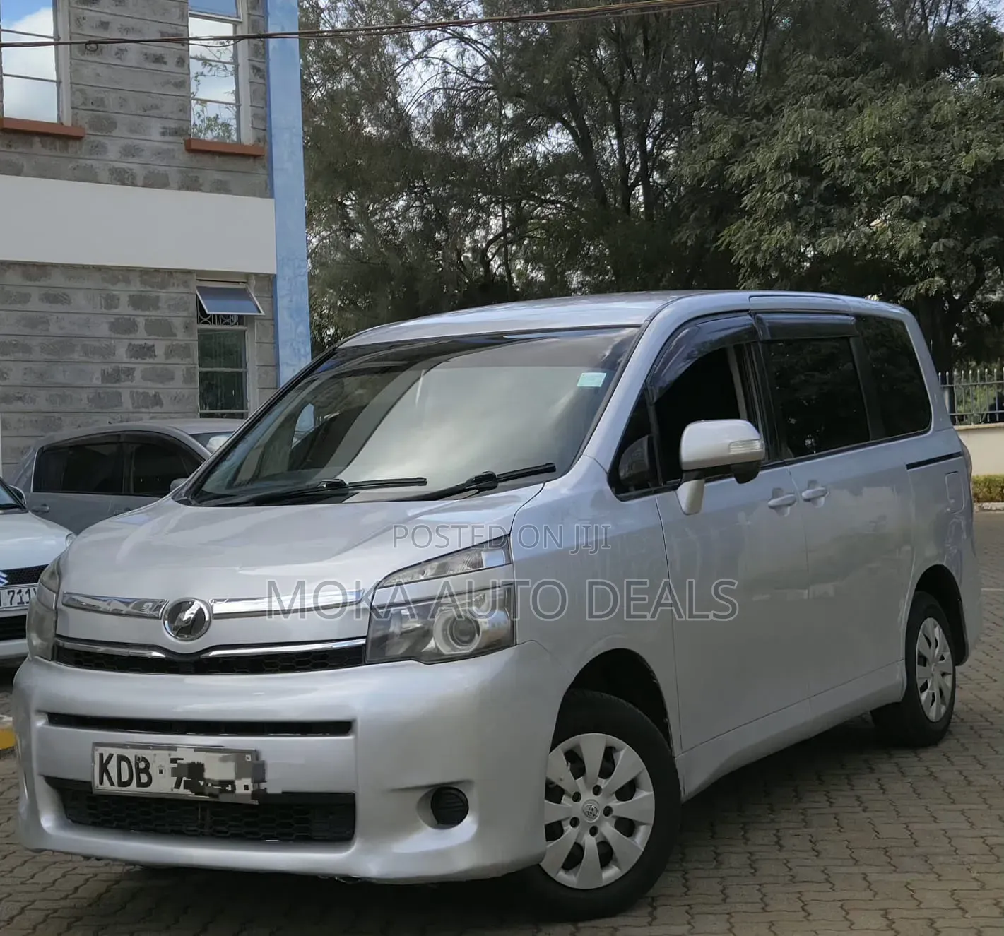 Toyota Noah 2013 Silver