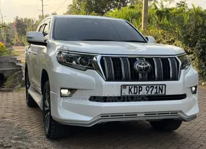 Toyota Land Cruiser Prado 2017 White