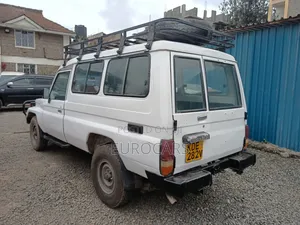 Toyota Land Cruiser 2006 White