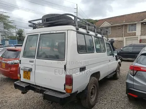 Toyota Land Cruiser 2006 White