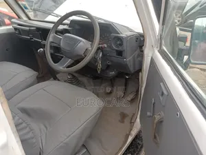 Toyota Land Cruiser 2006 White