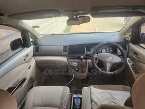 Toyota ISIS 2006 White