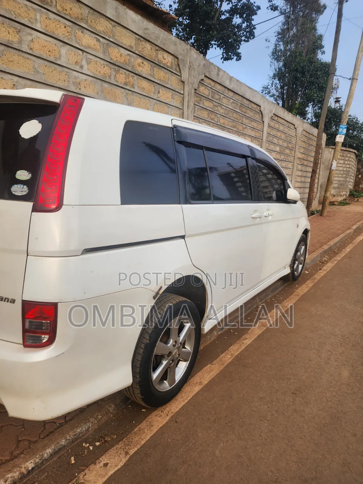 Toyota ISIS 2006 White