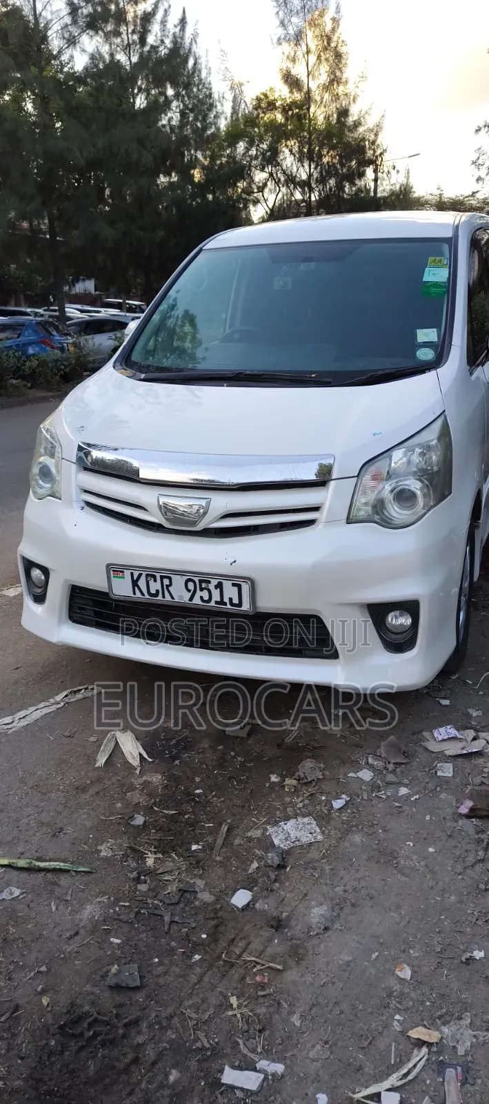 Toyota Noah 2012 Pearl