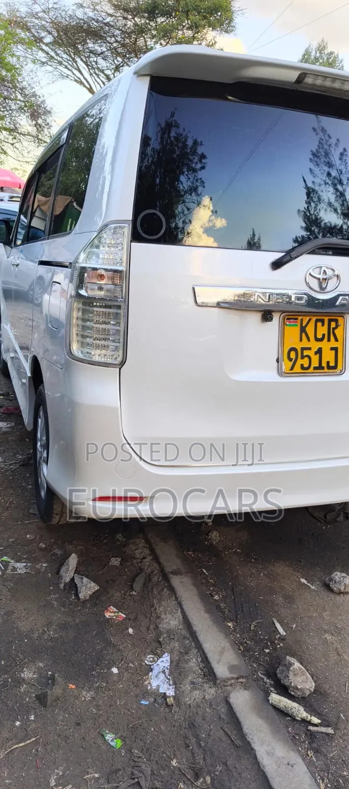Toyota Noah 2012 Pearl