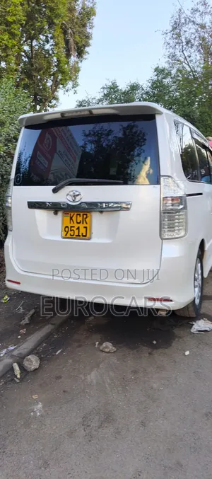Toyota Noah 2012 Pearl