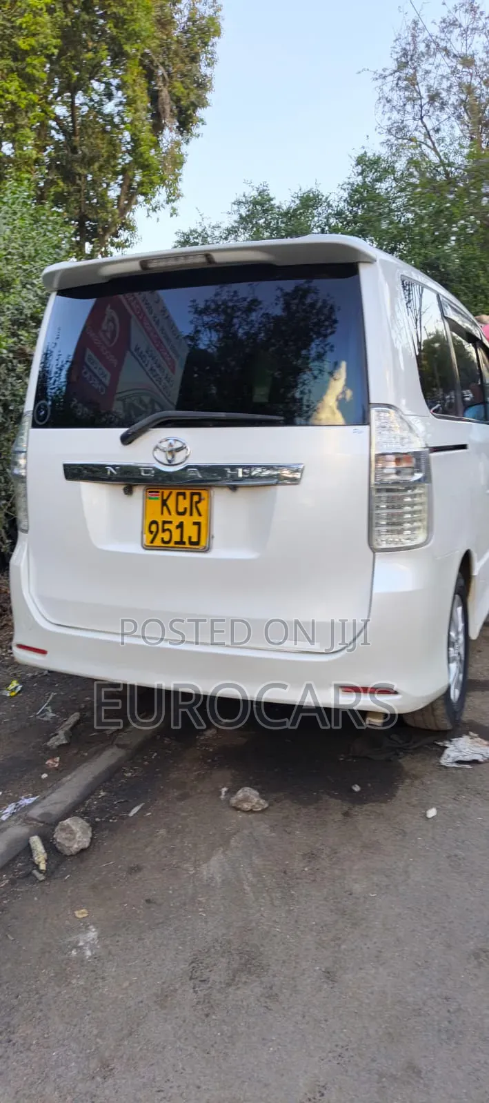 Toyota Noah 2012 Pearl