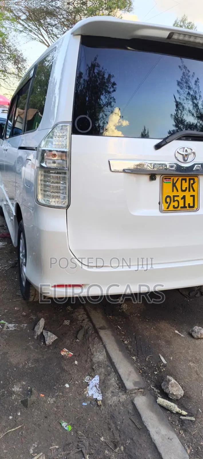 Toyota Noah 2012 Pearl