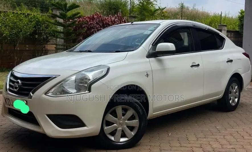 Nissan Tiida 2015 White