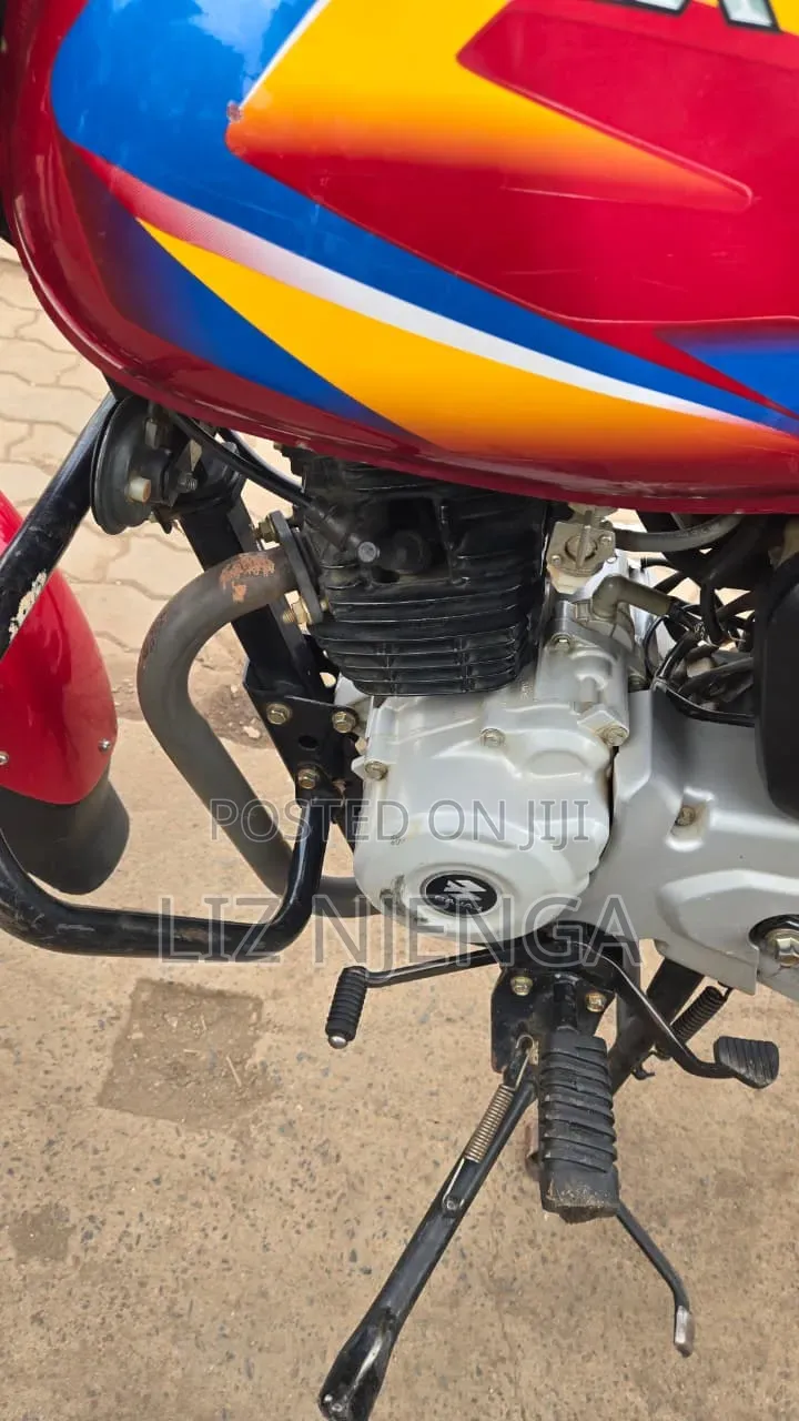 Bajaj Boxer 125 2025 Red