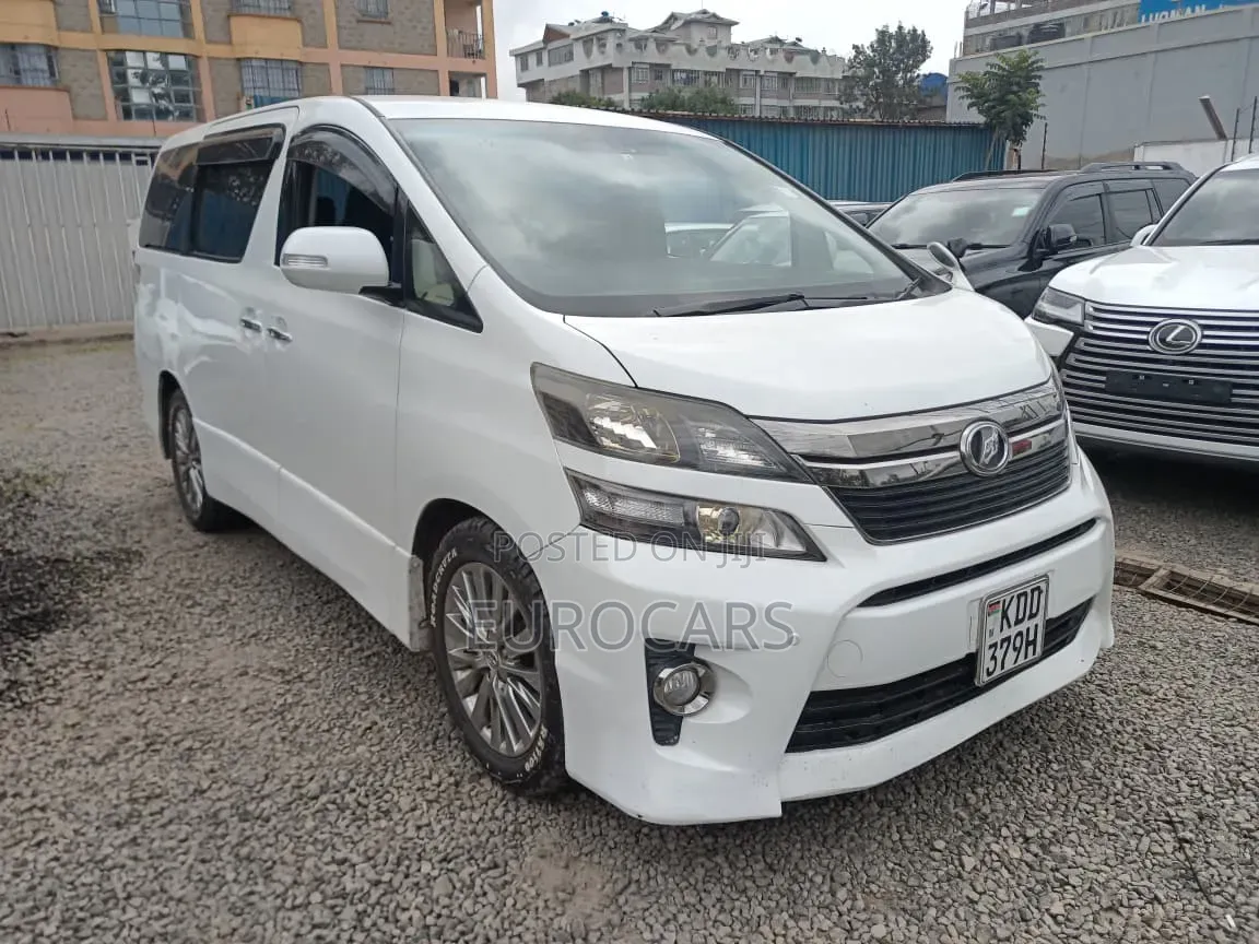 Toyota Estima 2013 White