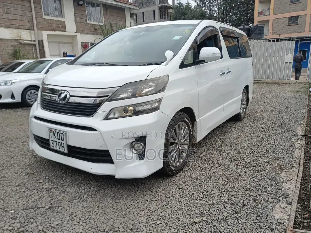 Toyota Estima 2013 White