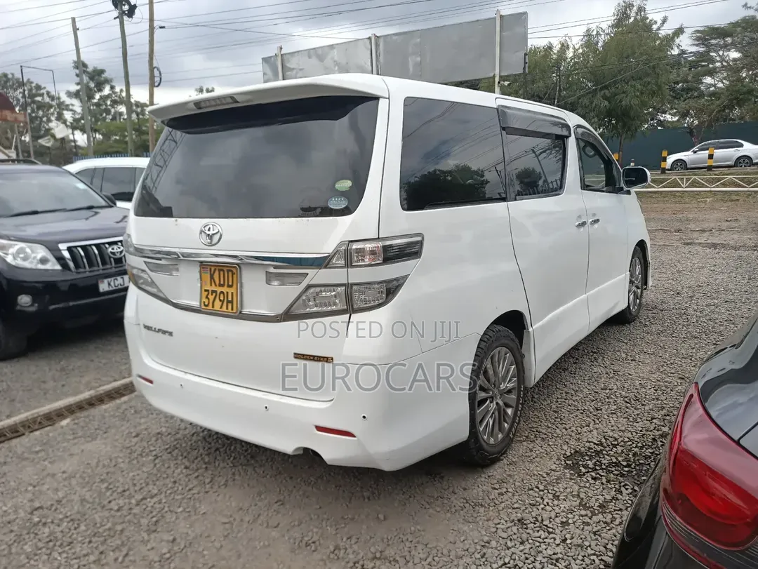 Toyota Estima 2013 White