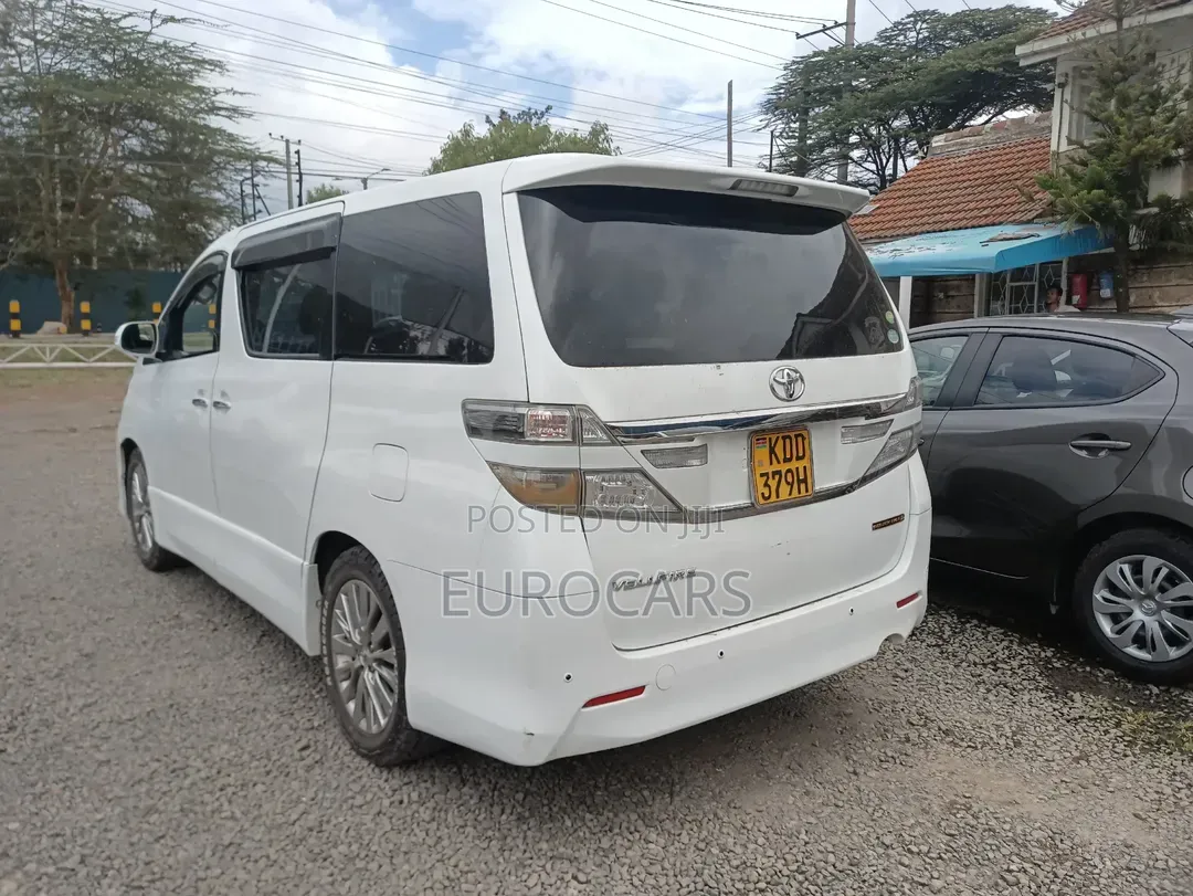Toyota Estima 2013 White