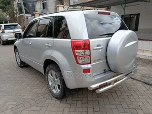 Suzuki Grand Vitara 2010 Silver