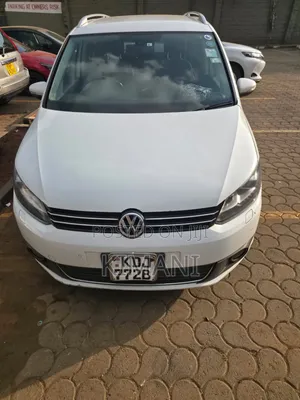 Volkswagen Touran 2015 White