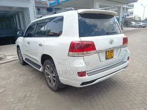 Toyota Land Cruiser 2014 Pearl