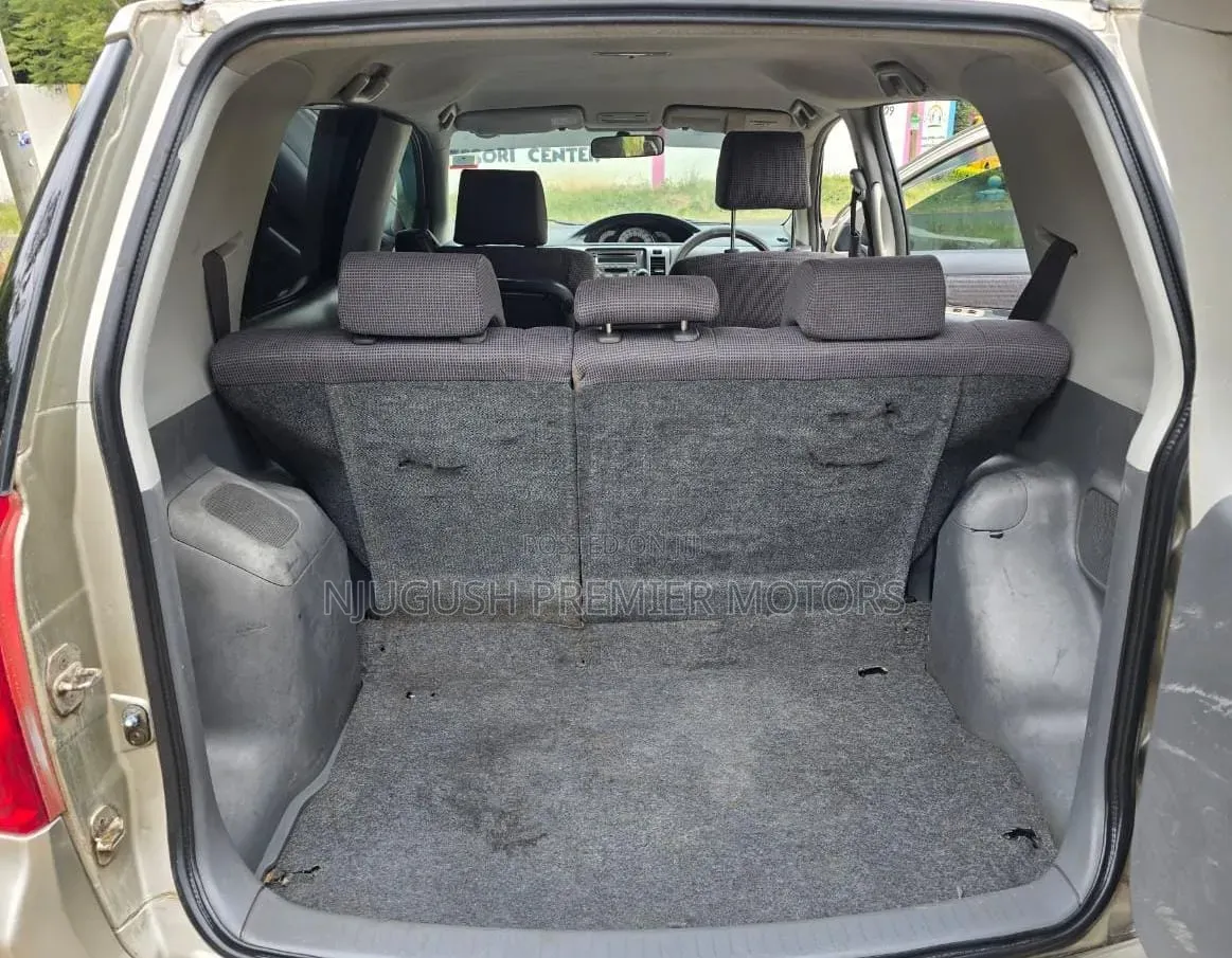 Toyota Raum 2005 Silver