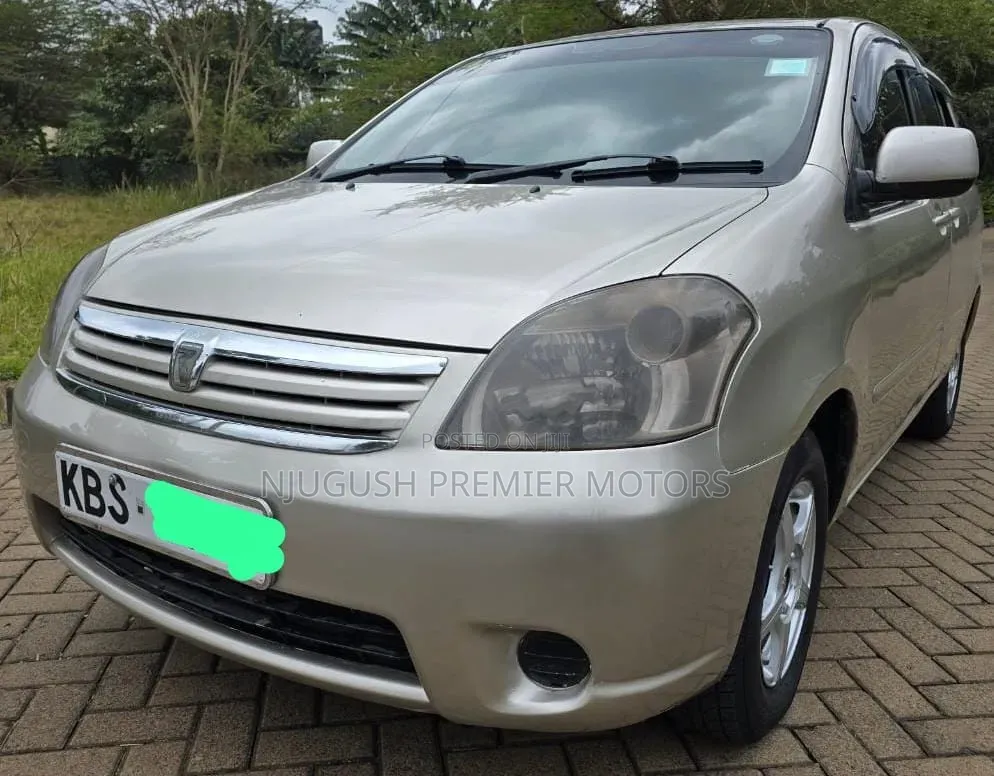 Toyota Raum 2005 Silver