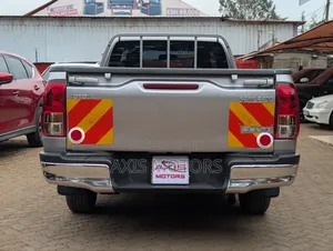 Toyota Hilux 2019 Silver
