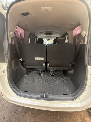 Toyota Esquire 2015 Pearl
