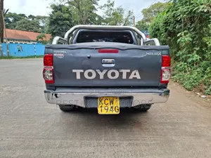 Toyota Hilux 2012 Gray
