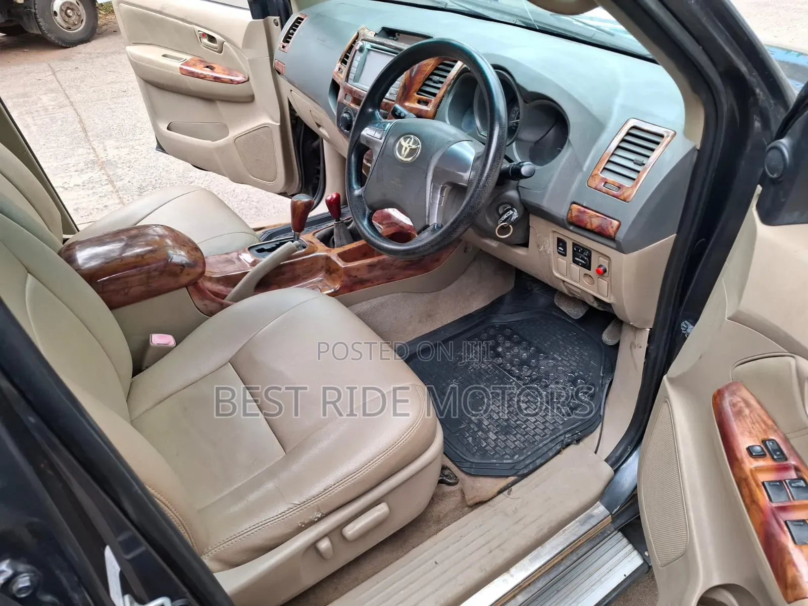 Toyota Hilux 2012 Gray
