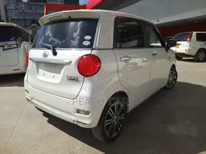 Daihatsu Cast 2018 White